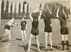 Ambitious attack: BSC handball players defending an adversary throw.